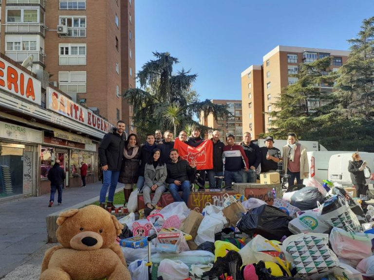 Todo un éxito la recogida de juguetes de las Juventudes Socialistas