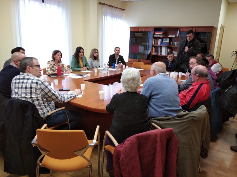 Villacís y Chapa se reúnen con vecinos, comerciantes y empresarios de Villa de Vallecas