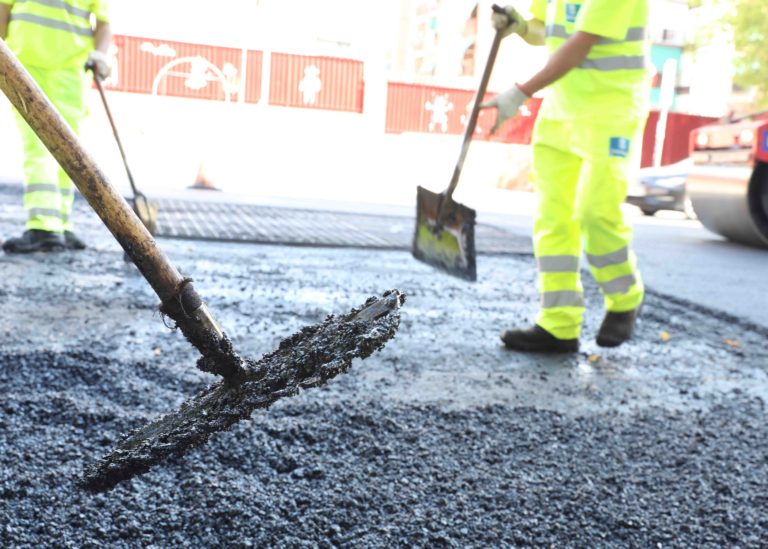 El ayuntamiento asfaltará 22 calles de Vallecas Puente y Villa