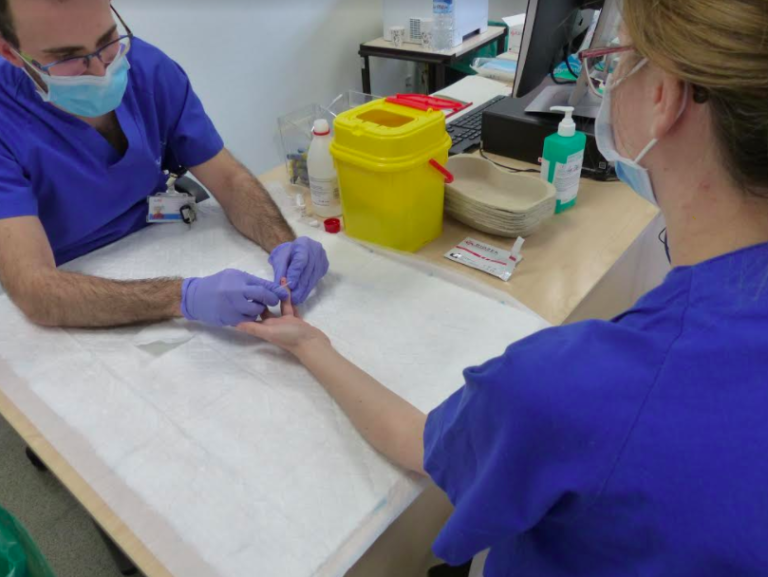 El Hospital Infanta Leonor realiza test rápidos para detectar COVID-19 a sus profesionales