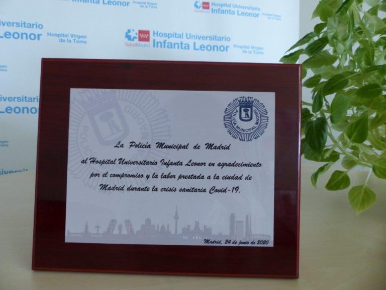 El Hospital Universitario Infanta Leonor, condecorado por la Policía Municipal de Madrid