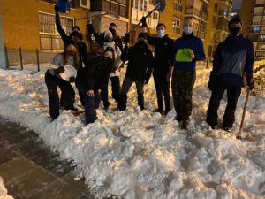 Nieve y solidaridad vecinal en Santa Eugenia