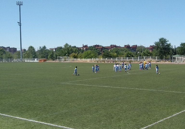 Se desarrolla con éxito el campamento de fútbol en Villa de Vallecas