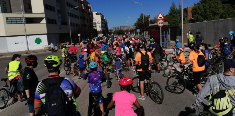 Marcha Ciclista ‘A Piñón por la Movilidad’ transcurrió por el Ensanche de Vallecas