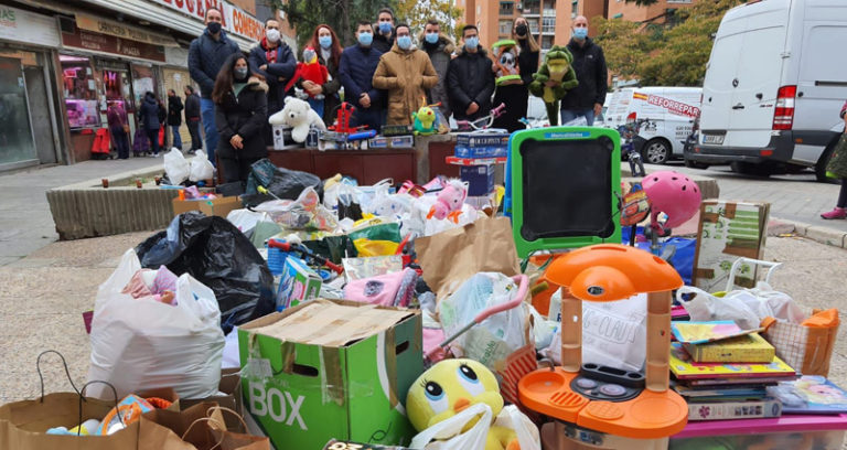 La recogida de juguetes de Juventudes Socialistas Villa de Vallecas ha vuelto por todo lo alto