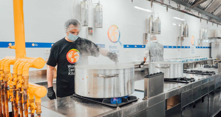 Las cocinas de Santa Eugenia repartieron el pasado año 132.000 menús en cinco situaciones de emergencia