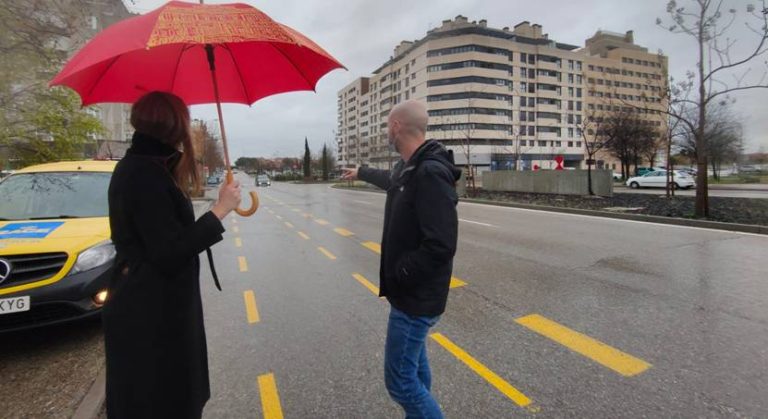 «El carril bici de la Avenida de la Gavia se limita a una señalización horizontal con pintura amarilla», Ignacio Benito y Mar Espinar