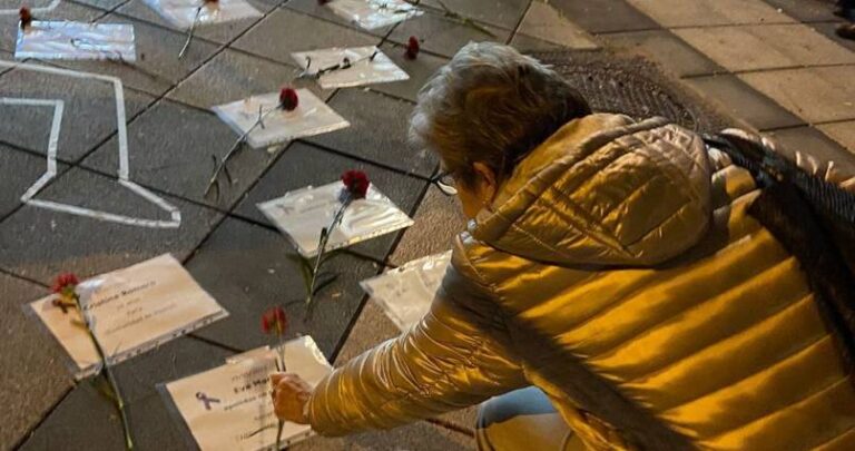 El PSOE y Juventudes Socialistas recuerdan a las víctimas de violencia de género