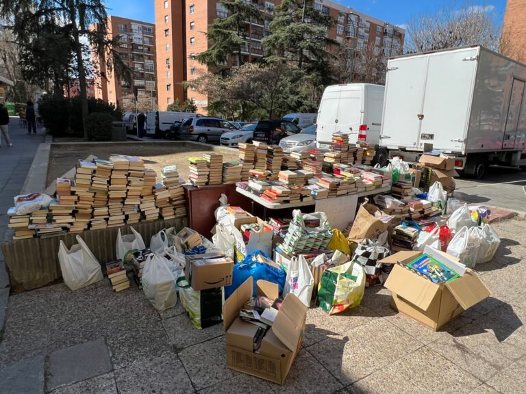 Todo un éxito la recogida de libros del PSOE