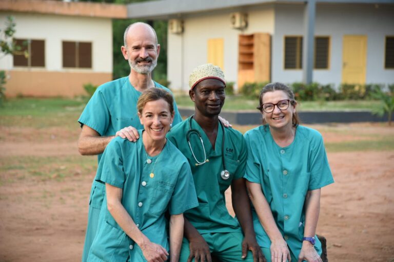Tres cirujanos del Hospital Universitario Infanta Leonor realizan una nueva expedición médica en un hospital de Benín