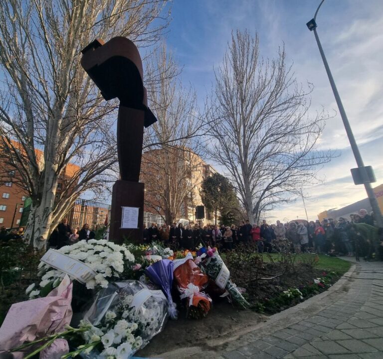 Santa Eugenia rinde homenaje a las víctimas del 11M