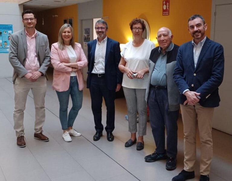 Óscar Álvarez visita los pisos tutelados que la Comunidad de Madrid tiene en Vallecas