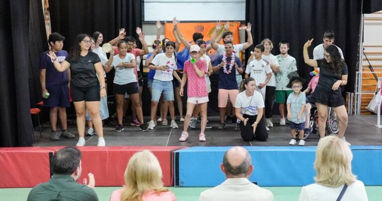 Más de 600 niños y jóvenes con necesidades educativas especiales participaron en campamentos municipales en Vallecas