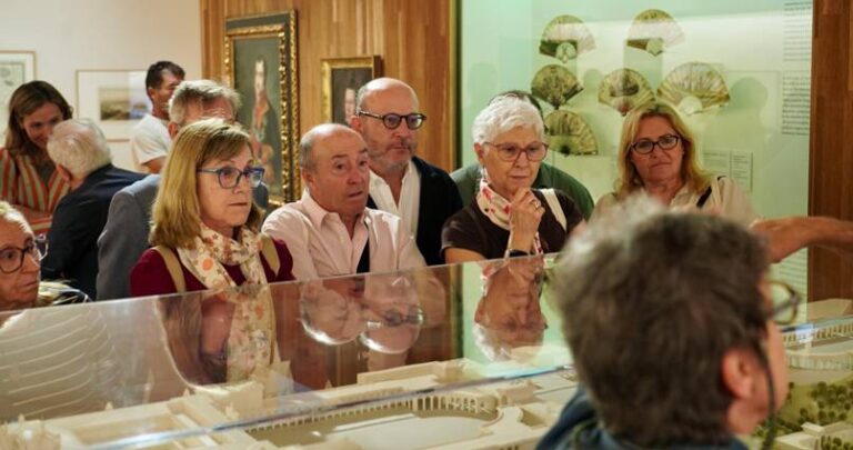 Mayores de Villa de Vallecas y Santa Eugenia participan en una visita al Museo de Historia de Madrid